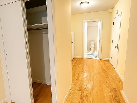 5th image of 423 W 45th St APT 1RE