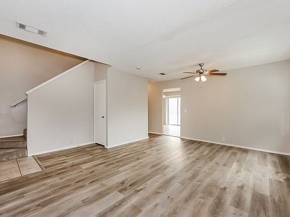 4th image of 819 Creekside Dr