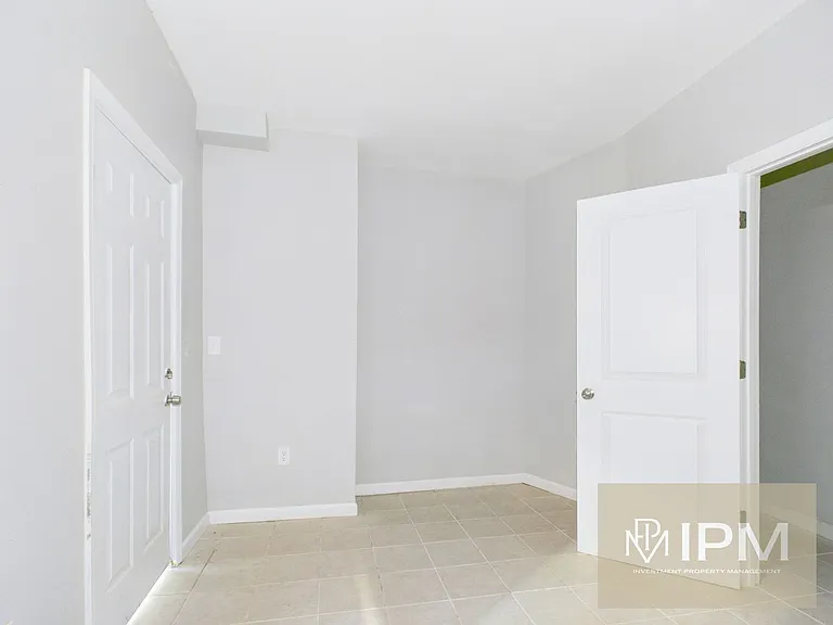 341 S 6th St — Photo 13