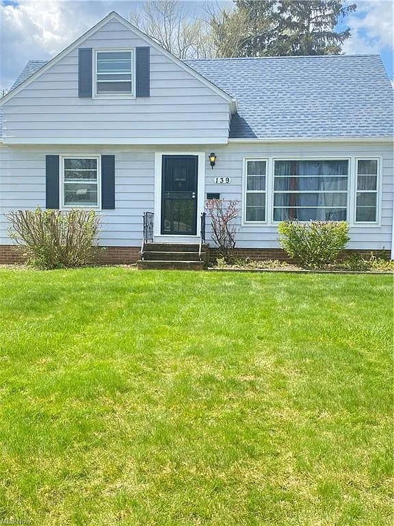 139 Flora Dr photo 1