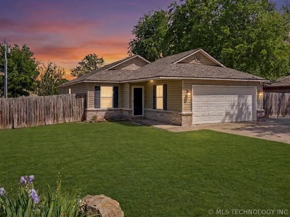 705 N Carlsbad St, Owasso, OK 74055