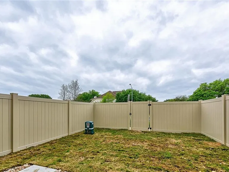 402 Conservation Dr #20 — Photo 23