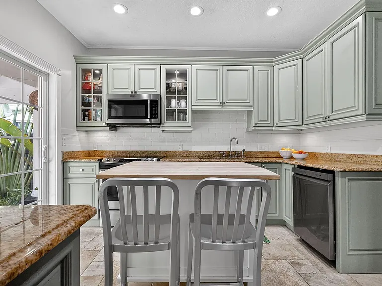 412 El Prado — Photo 17