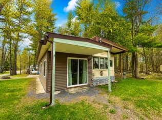 22 Merrywood Dr, Altona, NY 12910