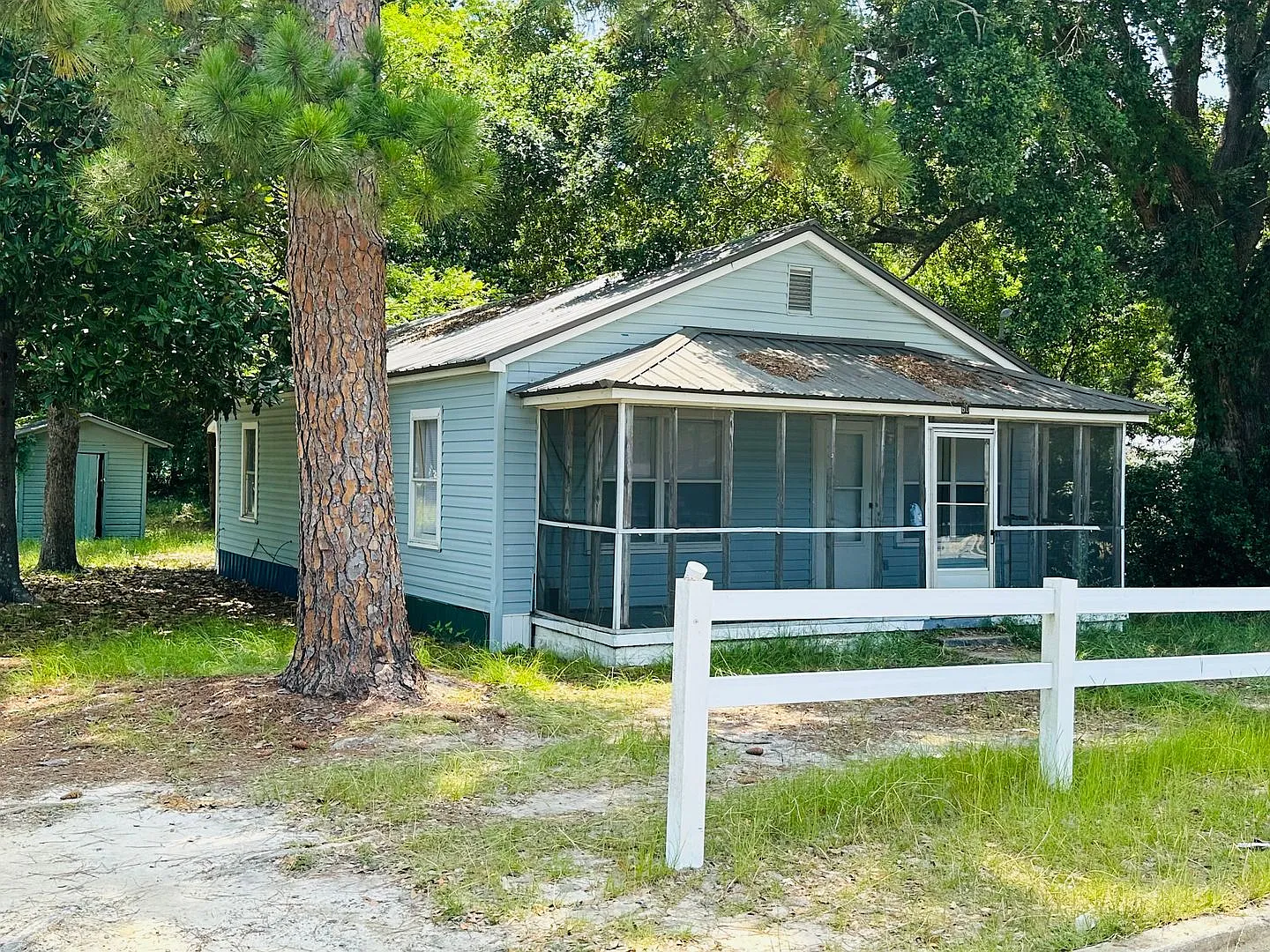 3 Bed/1 Bath Home — Photo 1