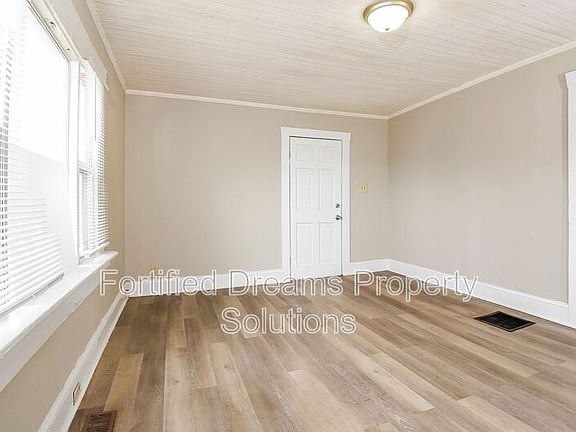 3rd image of 2240 Flag St