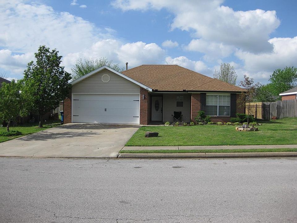 1st image of 811 Marcus St