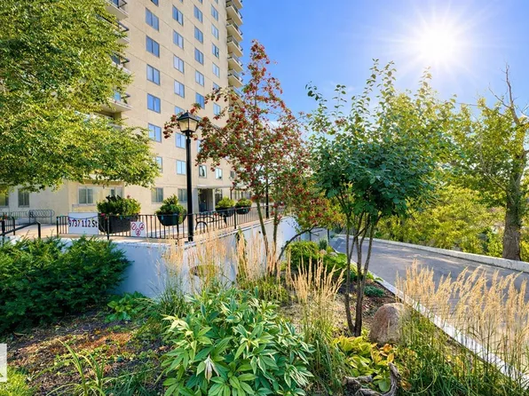 9737 112th St NW #503, Edmonton, AB T5K 1L3