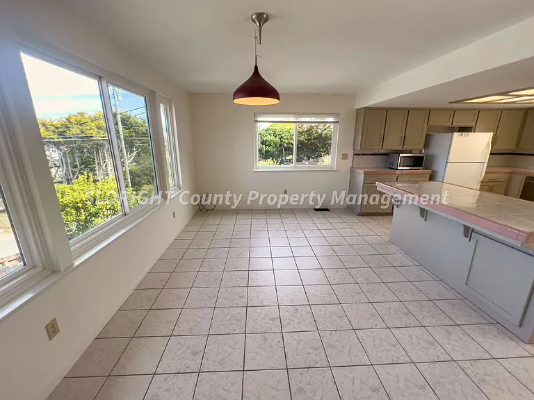 383 Henrietta Ave — Photo 4