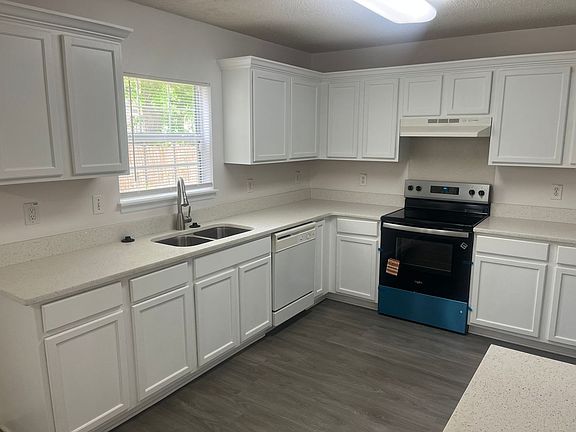 4th image of 2452 Melville Rd