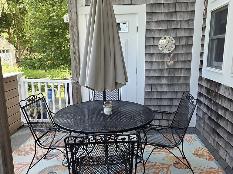 deck dining