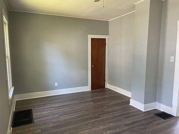 3rd image of 1920 W Laura Ave