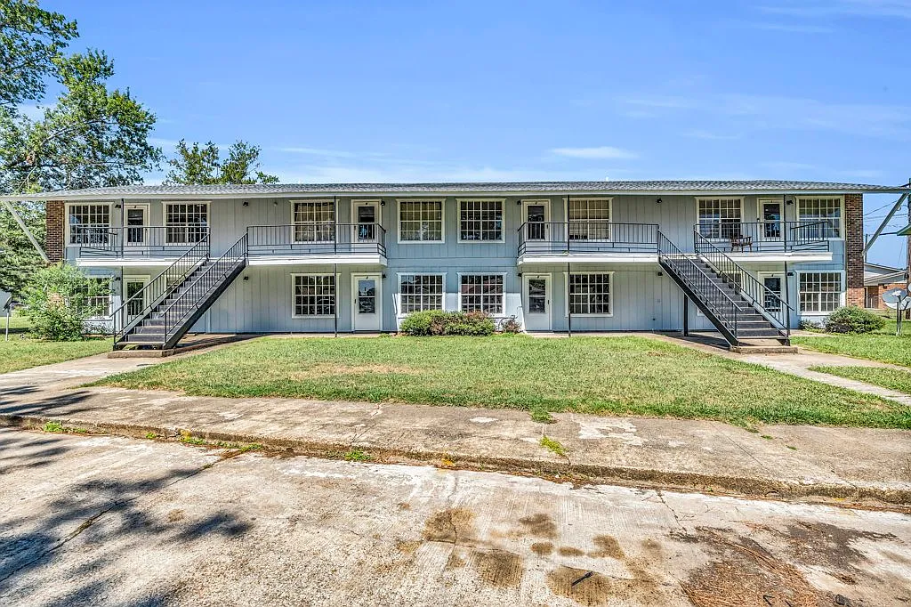 2 bed, 800 sqft, $750 — Photo 1