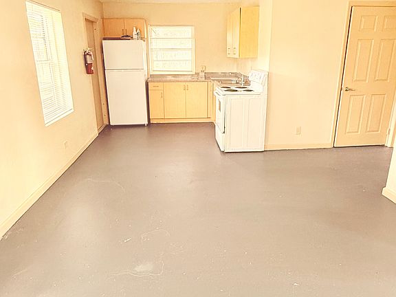 4th image of 3036 NW 77th St #65a67ebc8