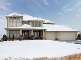 7610 Crosswinds Ct, Lakeville, MN 55044