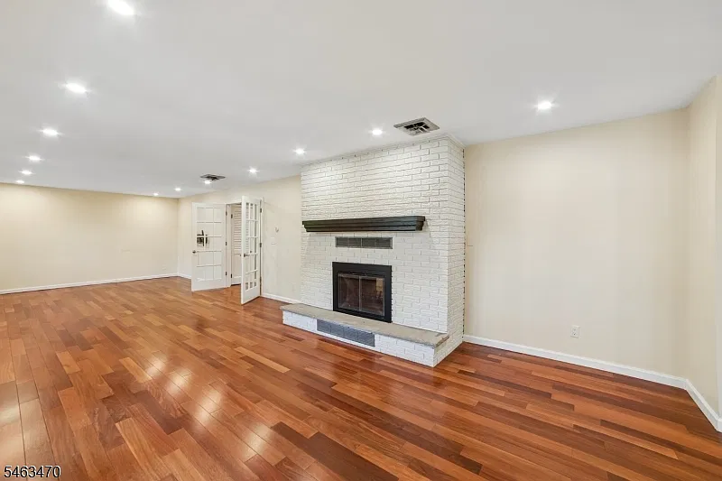 5 bed, 4.0 bath, $7,700 — Photo 4