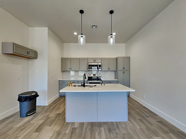 217 N Wright St — Photo 5
