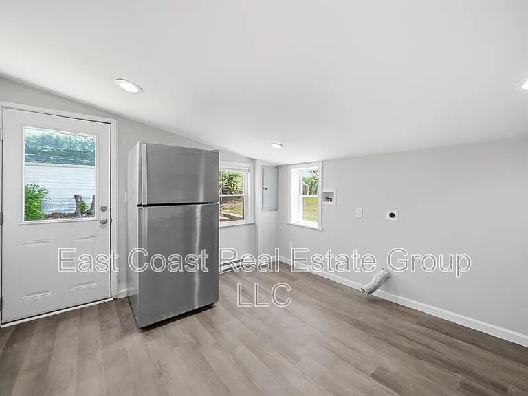 116 S High St — Photo 6