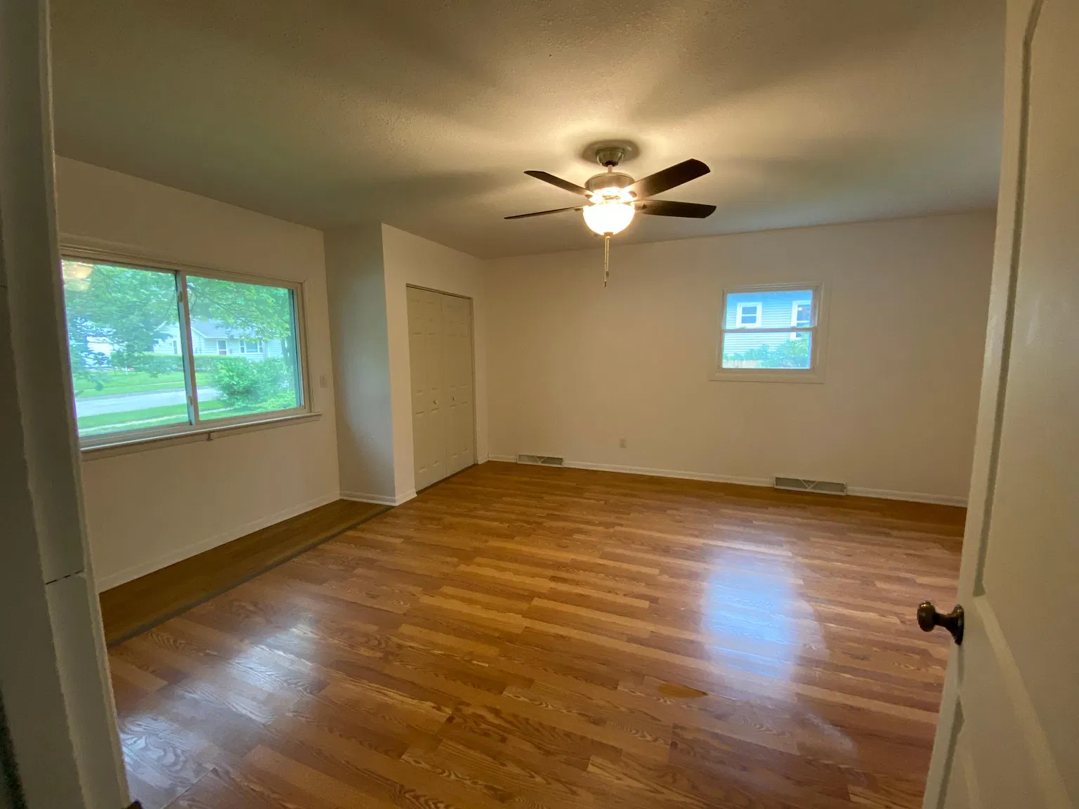 1019 Howell St — Photo 4