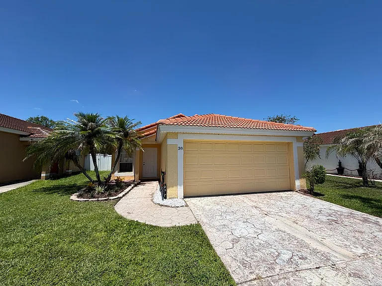 38 Vanna Ct — Photo 1