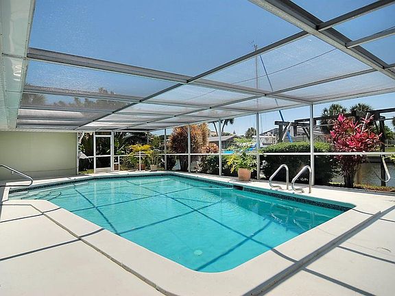 5th image of 515 Bahama Dr