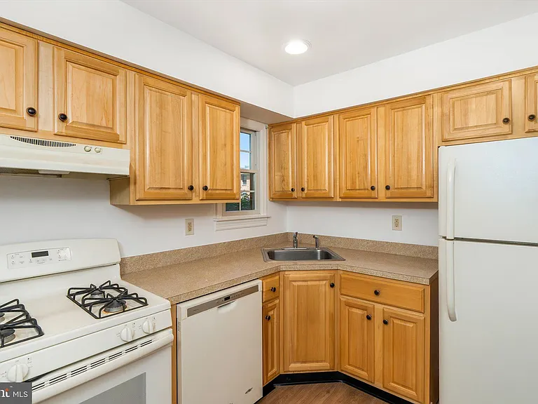 109 Wyndham Pl — Photo 9