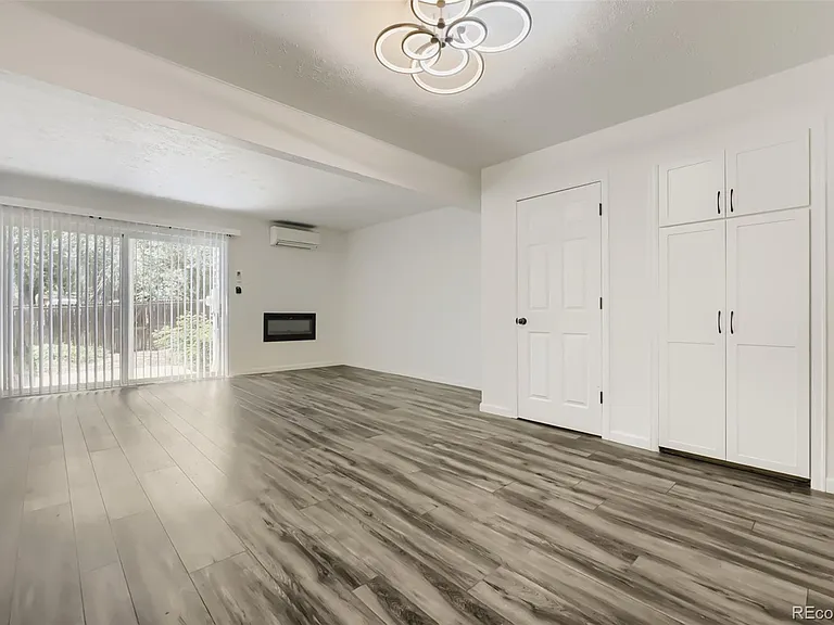 1190 Poplar Ave — Photo 9