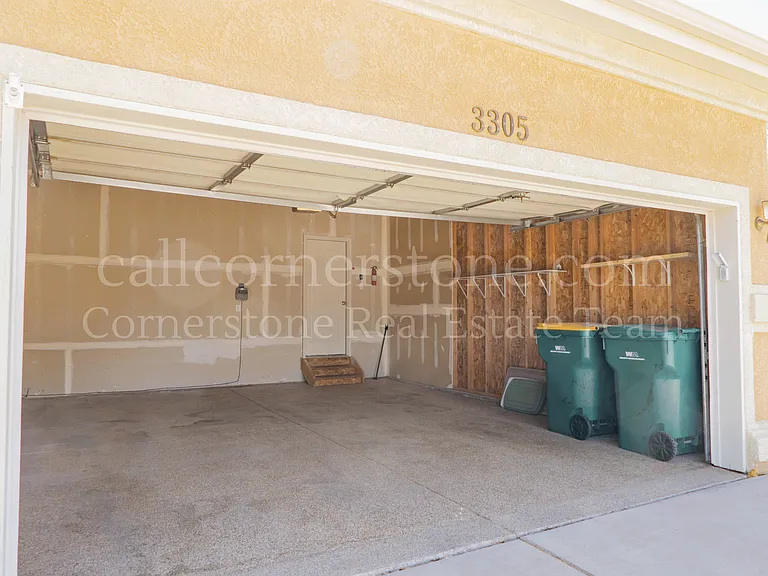 3305 Hollycrest Dr — Photo 39