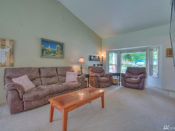 4th image of 12411 209th Avenue Ct E