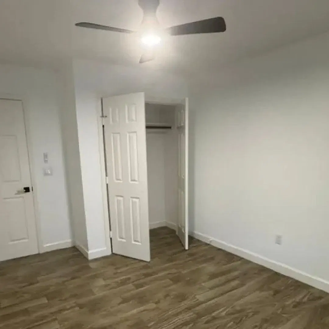 Spacious 4-Bedroom Home in Pinewood Estates | 122 Wood Manor Ln — Photo 4