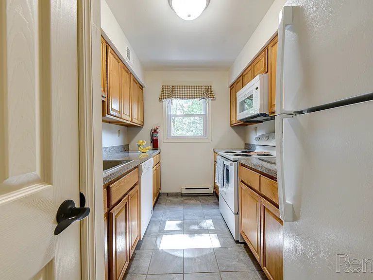 Olde Forge East Apartments & Townhomes — Photo 4