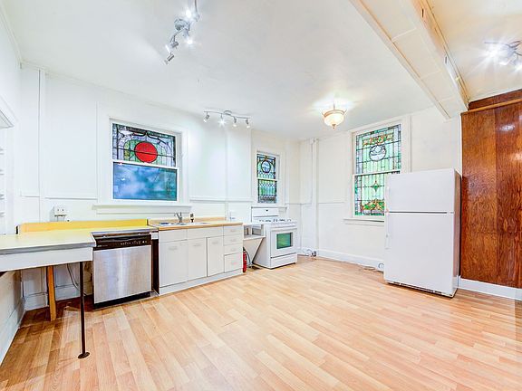 5th image of 2218 Arlington Ave
