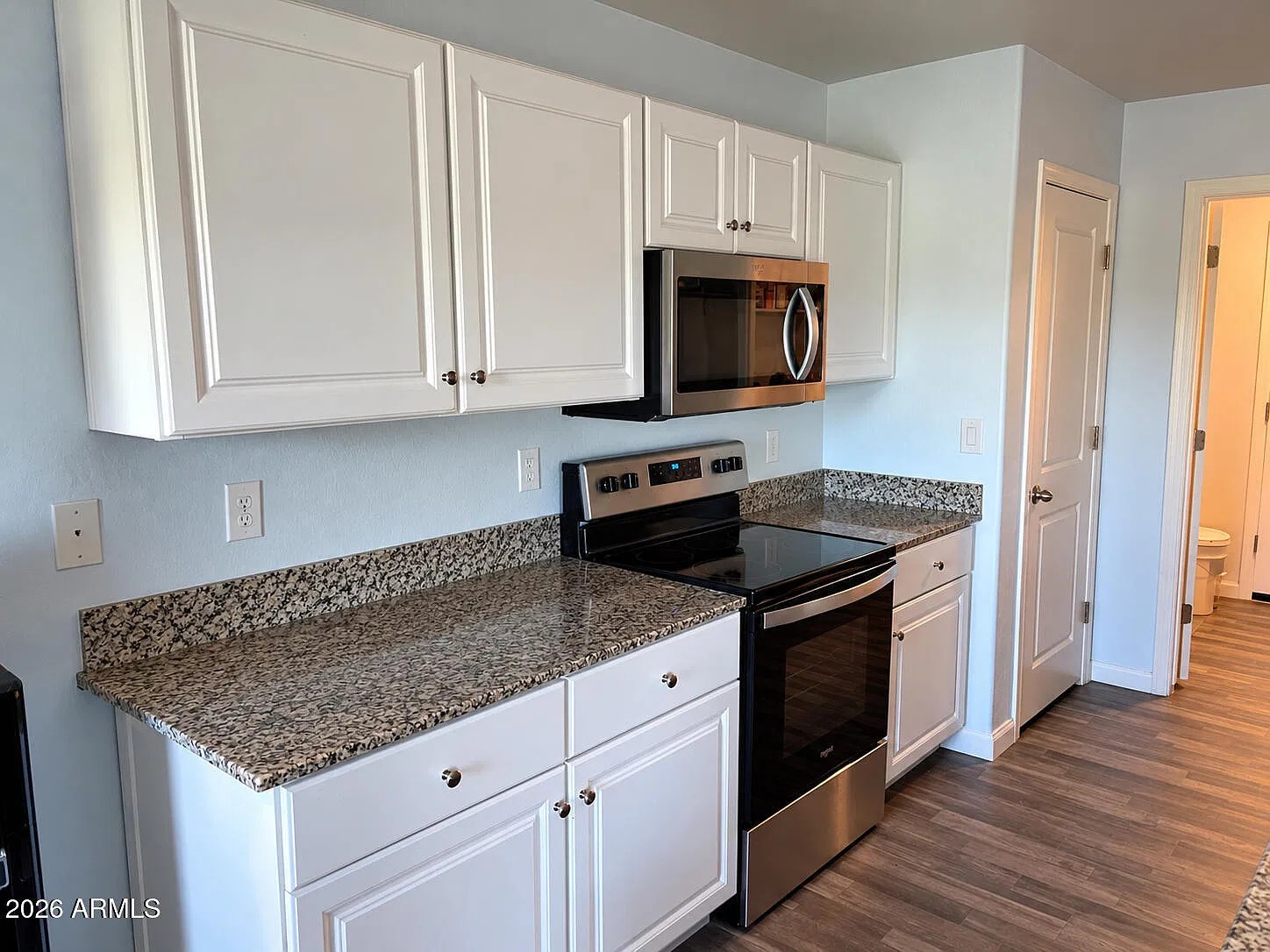 3 bed, 2.0 bath, 1410 sqft, $2,200 — Photo 2