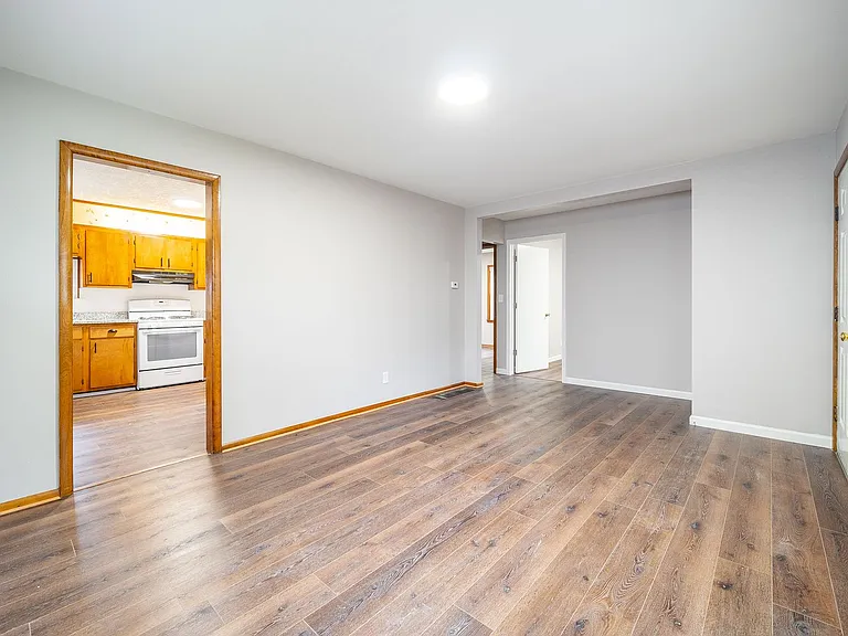 1193 Carolyn Ave — Photo 2