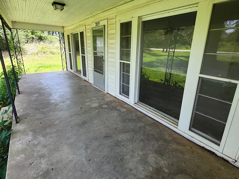 S Magnolia Dr — Photo 2