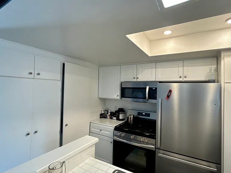 7025 Glade Ave — Photo 7