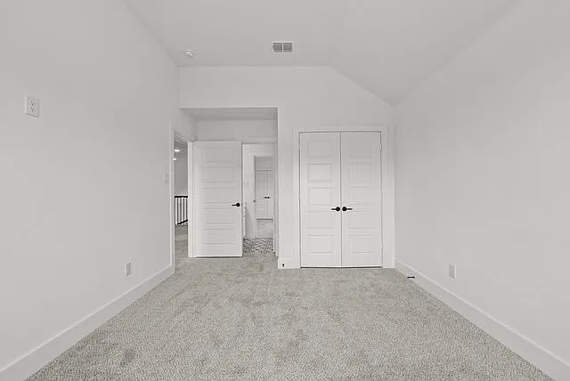 521 Silbury St — Photo 16