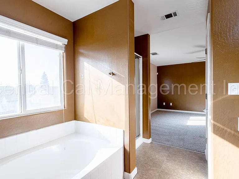 11723 Holabird Ave — Photo 24