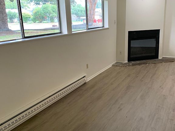 2nd image of 1637 Agnes Ave #D