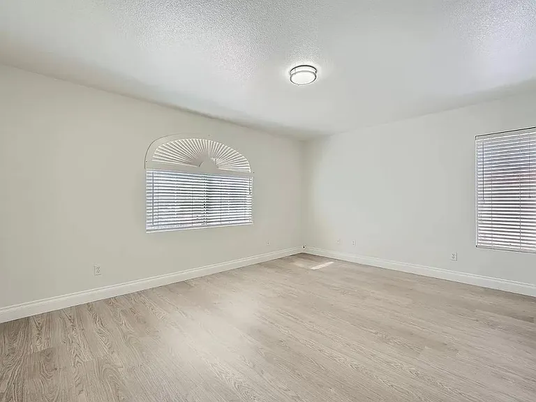 3328 Epson St — Photo 13