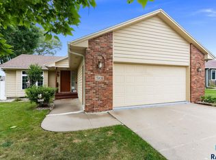 5101 S Woodwind Ave, Sioux Falls, SD 57108