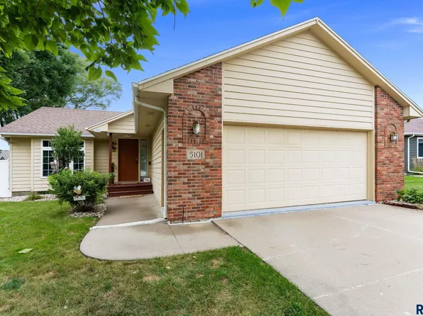 5101 S Woodwind Ave, Sioux Falls, SD 57108