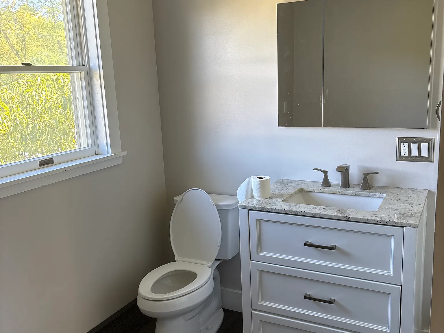 2 bed, 1000 sqft, $1,850 — Photo 2