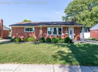 15009 Houghton St, Livonia, MI 48154