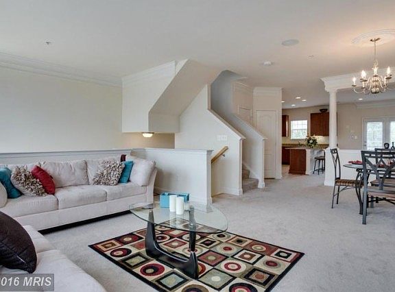 5th image of 430 Esmond Pl
