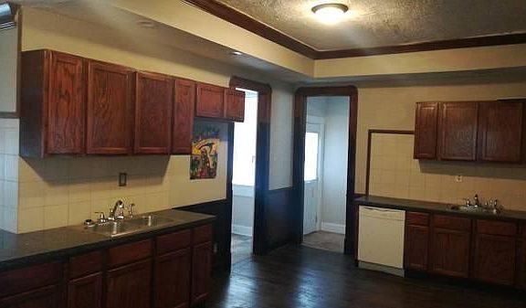 2nd image of 2417 N Kenwood Ave