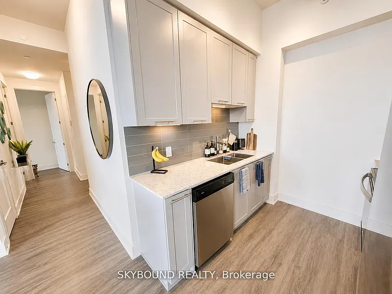 385 Winston Rd #6 — Photo 16