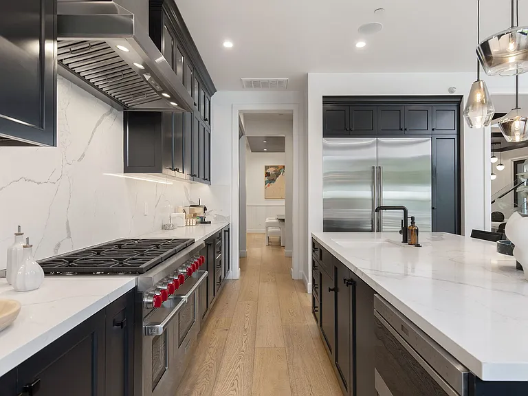 1716 Courtney Ave — Photo 10