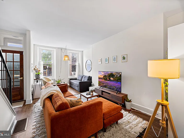 107 W Master St — Photo 1