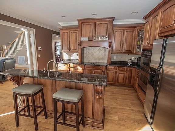 4th image of 100 Cranberry Pointe Way